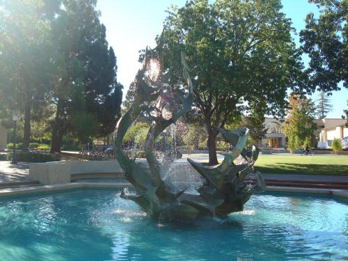 claw fountain 2